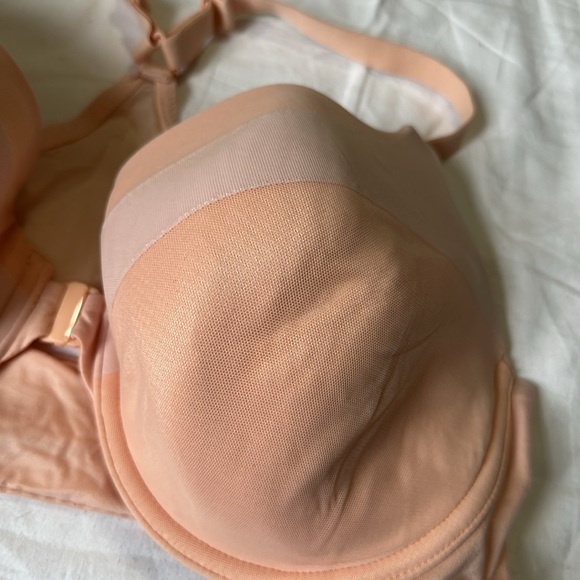 Victoria Secret peach Bra Body by Victoria Front Closure  Underwire 36DD - Picture 2 of 7